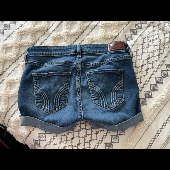 Hollister Shorts - Picture 2 of 3